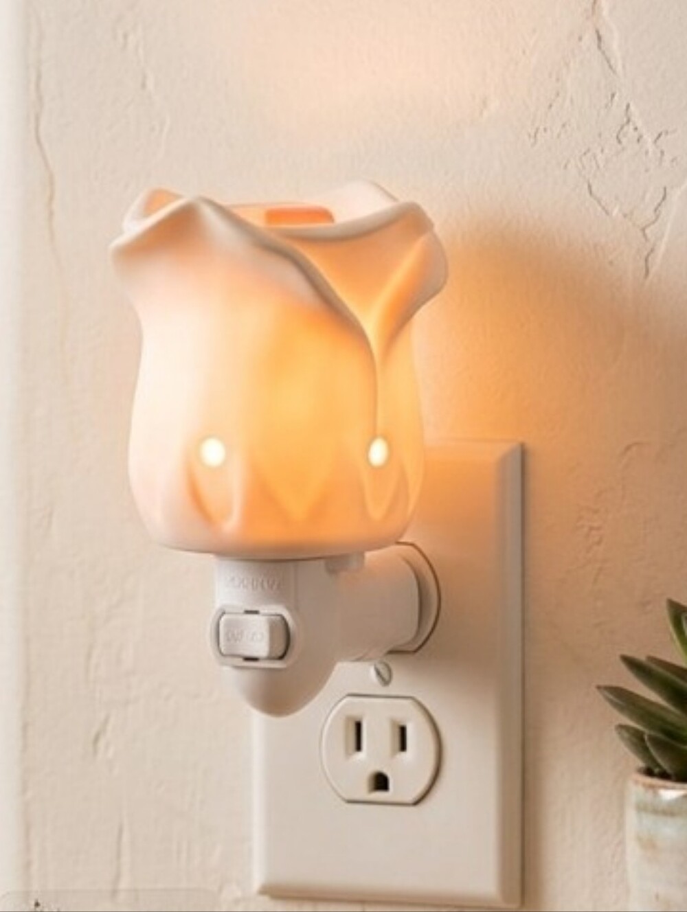 Scentsy Ceramic Flower Bud Plug-In Mini Wax Warmer (White)